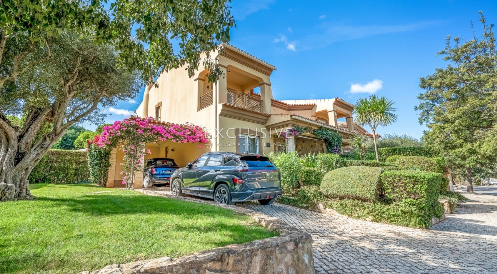 Spacieuse propriété avec vue sur le golf et jardin privé à Boavista, Lagos
