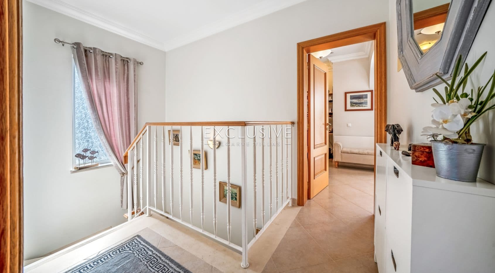 Spacieuse propriété avec vue sur le golf et jardin privé à Boavista, Lagos
