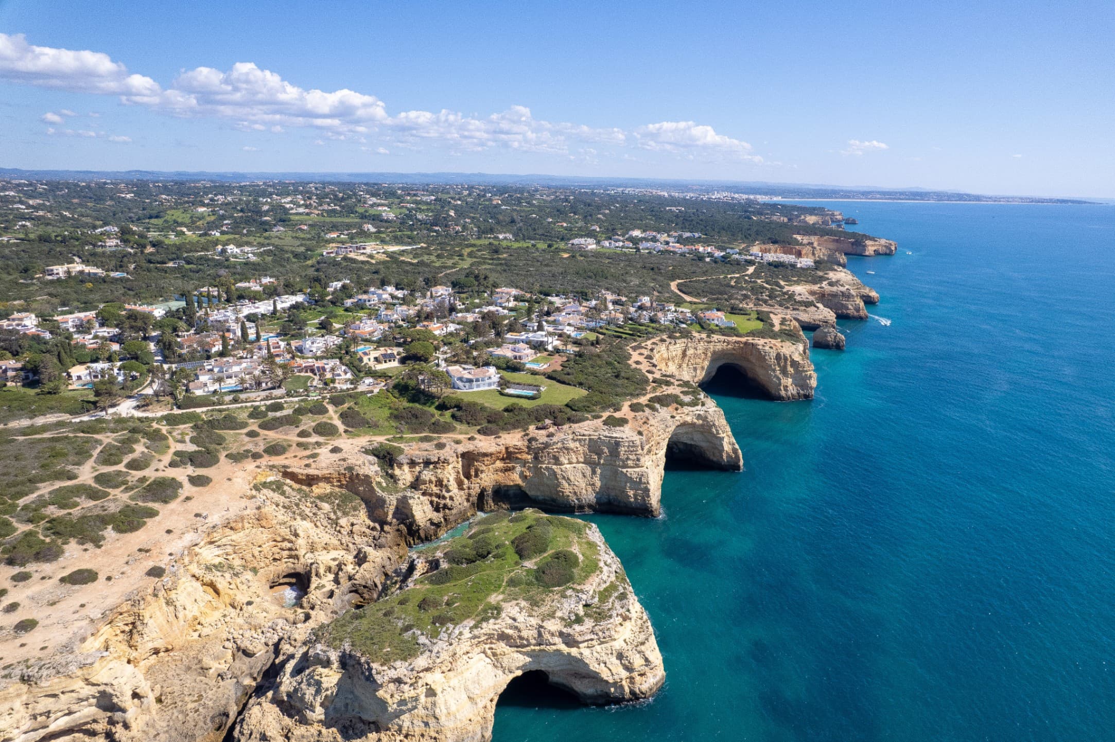 Standalone Villas Versus Gated Resort Estates in the Algarve in 2026