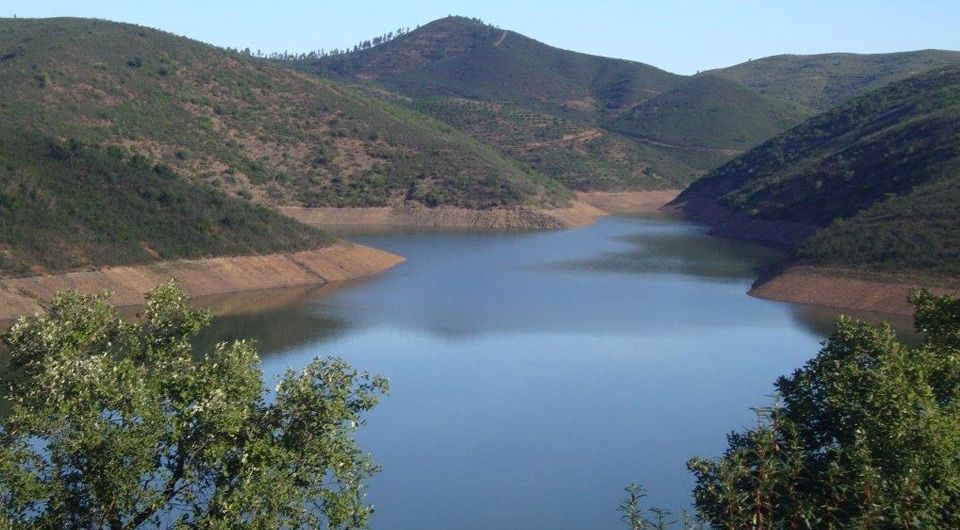 Buy stunning Waterfront plot for villa or tourism project near messines Algarve