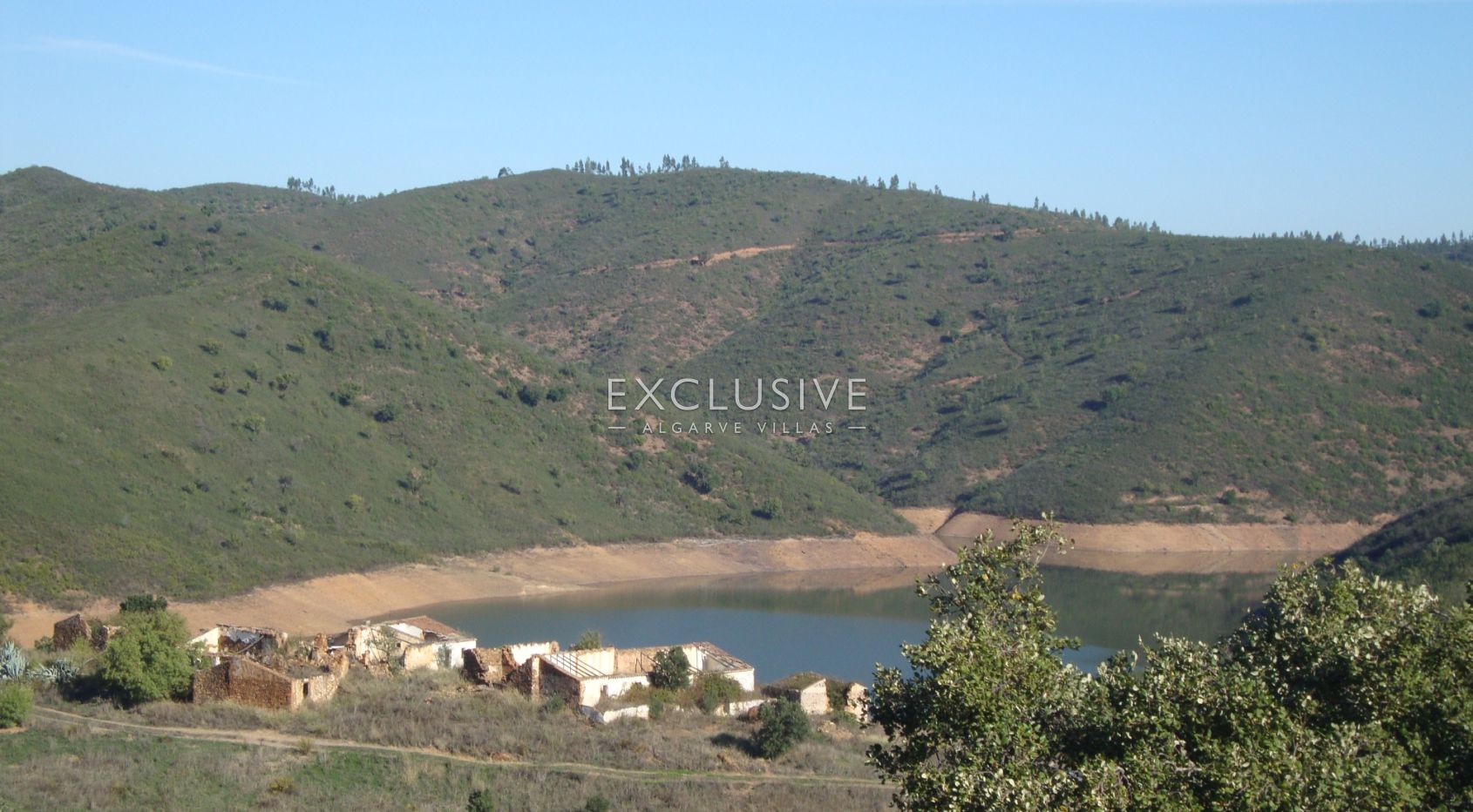Buy stunning Waterfront plot for villa or tourism project near messines Algarve