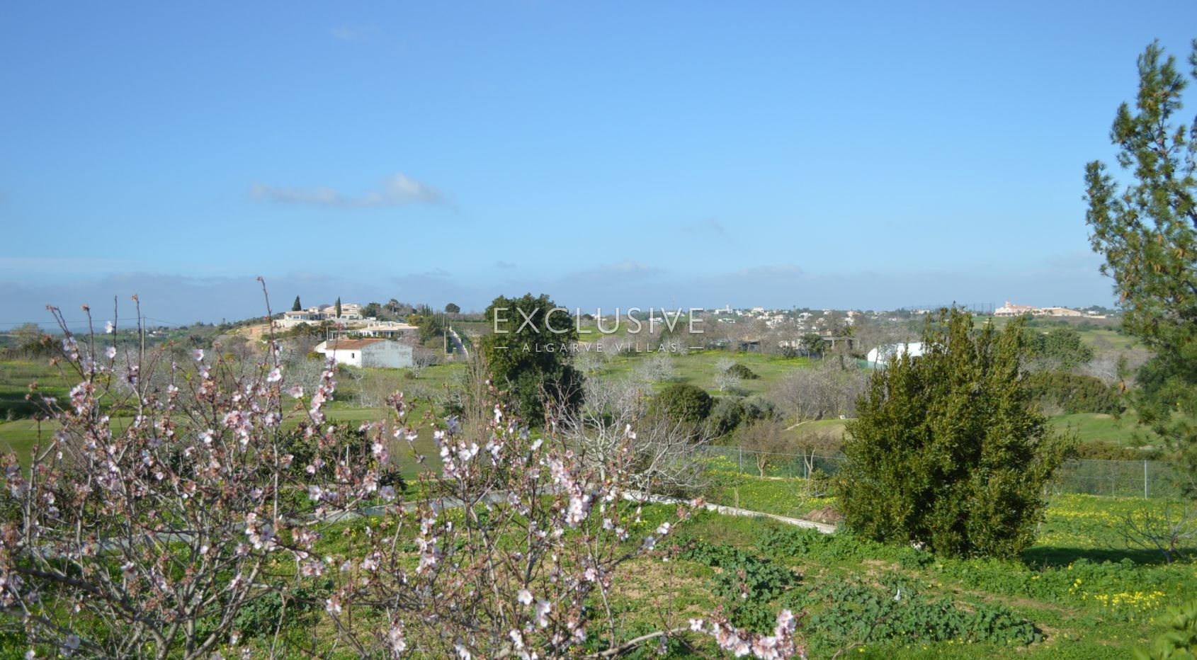 Stunning views plot by the golf course in Boavista - Lagos