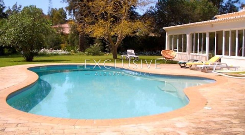 5 bedroom villa with pool in large grounds on Penina Golfcourse near Alvor
