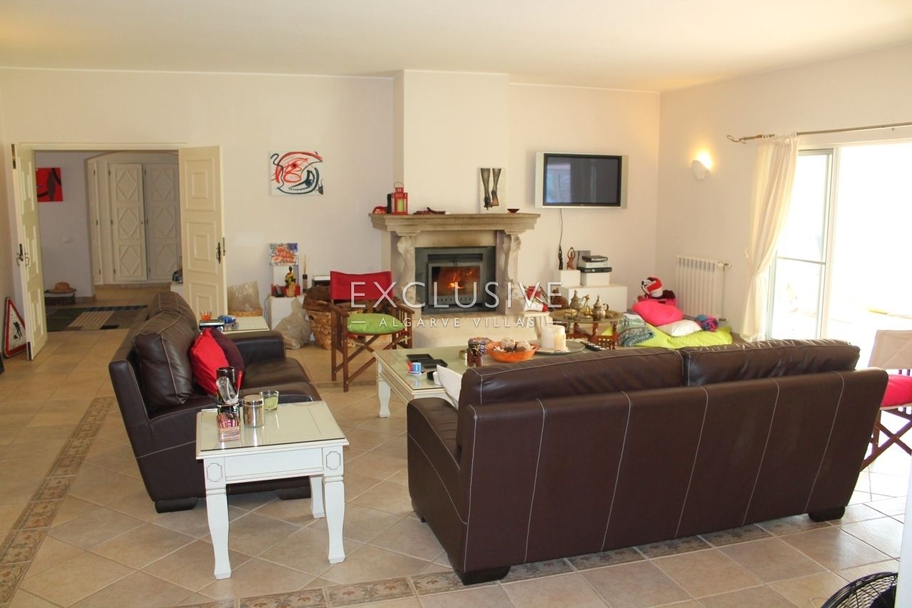 5 bedroom villa with pool in large grounds on Penina Golfcourse near Alvor