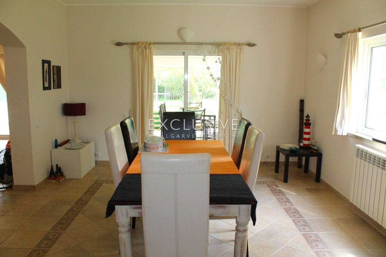 5 bedroom villa with pool in large grounds on Penina Golfcourse near Alvor