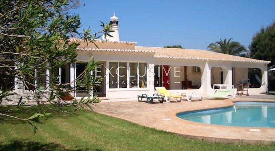 5 bedroom villa with pool in large grounds on Penina Golfcourse near Alvor