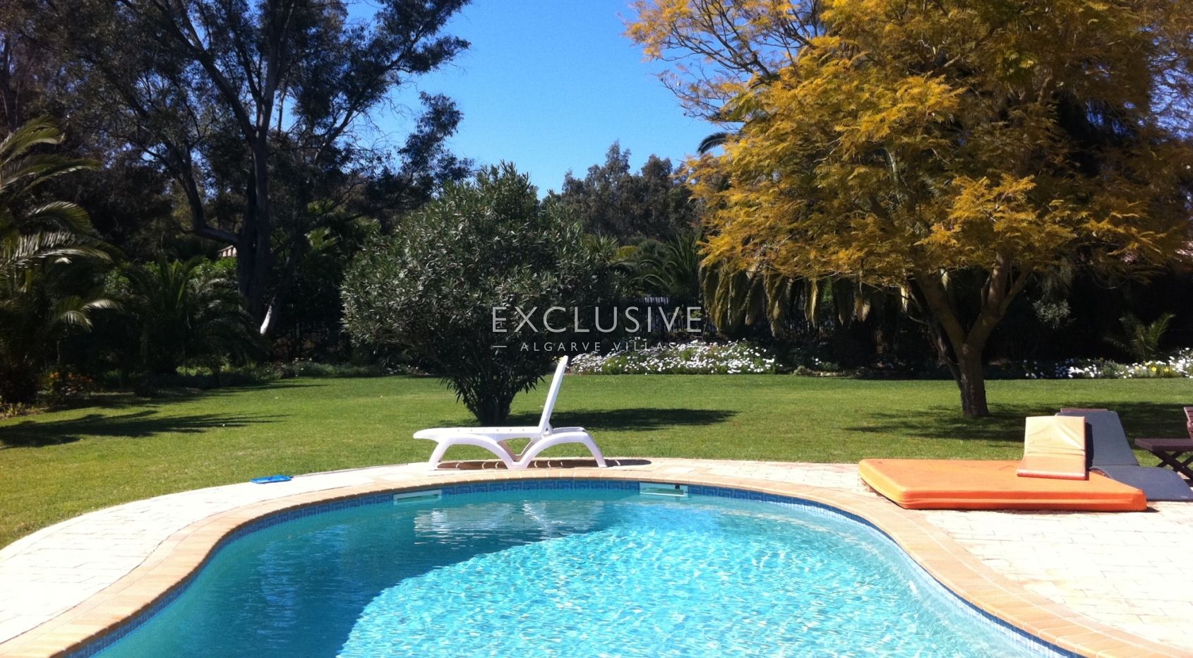 5 bedroom villa with pool in large grounds on Penina Golfcourse near Alvor