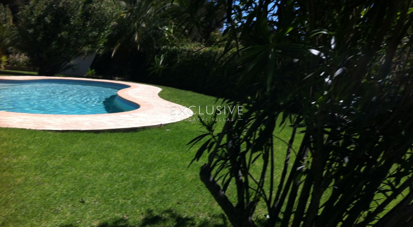 5 bedroom villa with pool in large grounds on Penina Golfcourse near Alvor