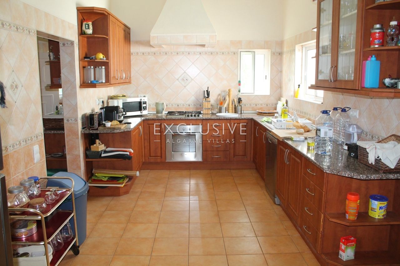 5 bedroom villa with pool in large grounds on Penina Golfcourse near Alvor