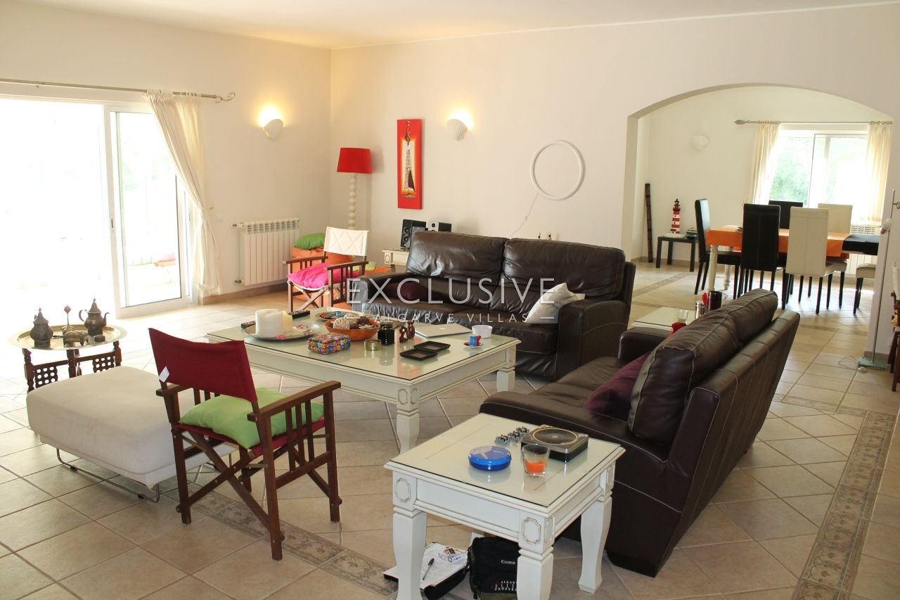 5 bedroom villa with pool in large grounds on Penina Golfcourse near Alvor