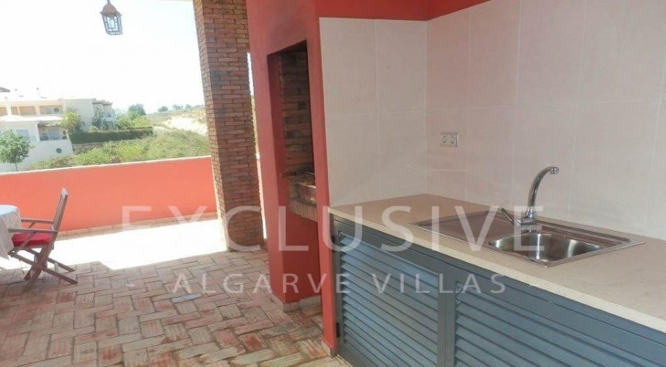 Stilvolle 4-Bett-Villa in Gehweite zum Strand von Porto de Mós Lagos, Algarve