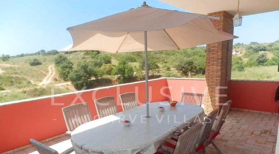 Stilvolle 4-Bett-Villa in Gehweite zum Strand von Porto de Mós Lagos, Algarve