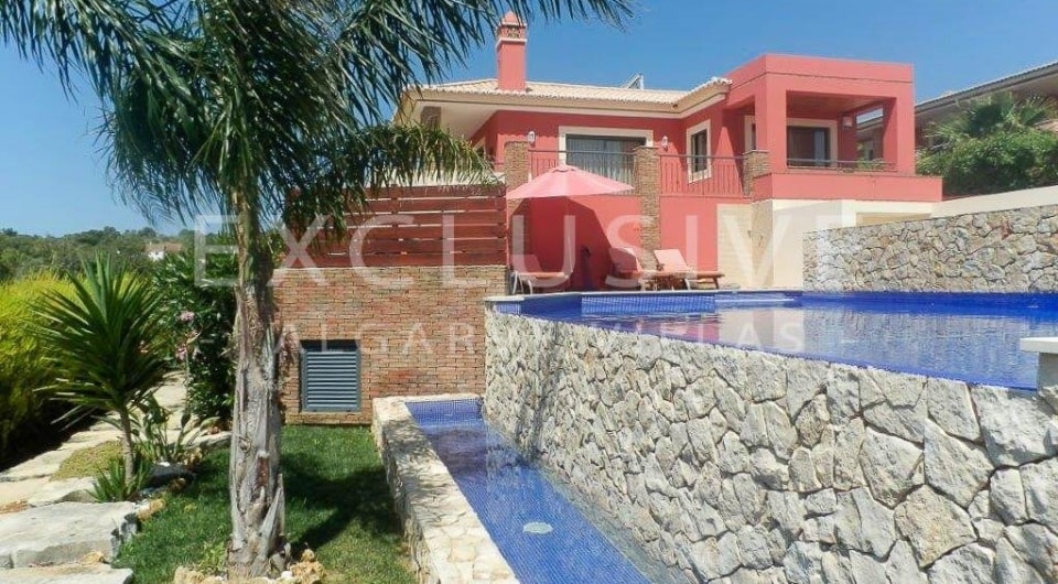 Stilvolle 4-Bett-Villa in Gehweite zum Strand von Porto de Mós Lagos, Algarve