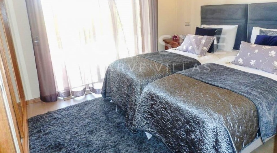 Stilvolle 4-Bett-Villa in Gehweite zum Strand von Porto de Mós Lagos, Algarve