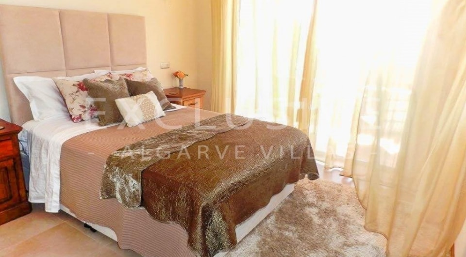 Stilvolle 4-Bett-Villa in Gehweite zum Strand von Porto de Mós Lagos, Algarve