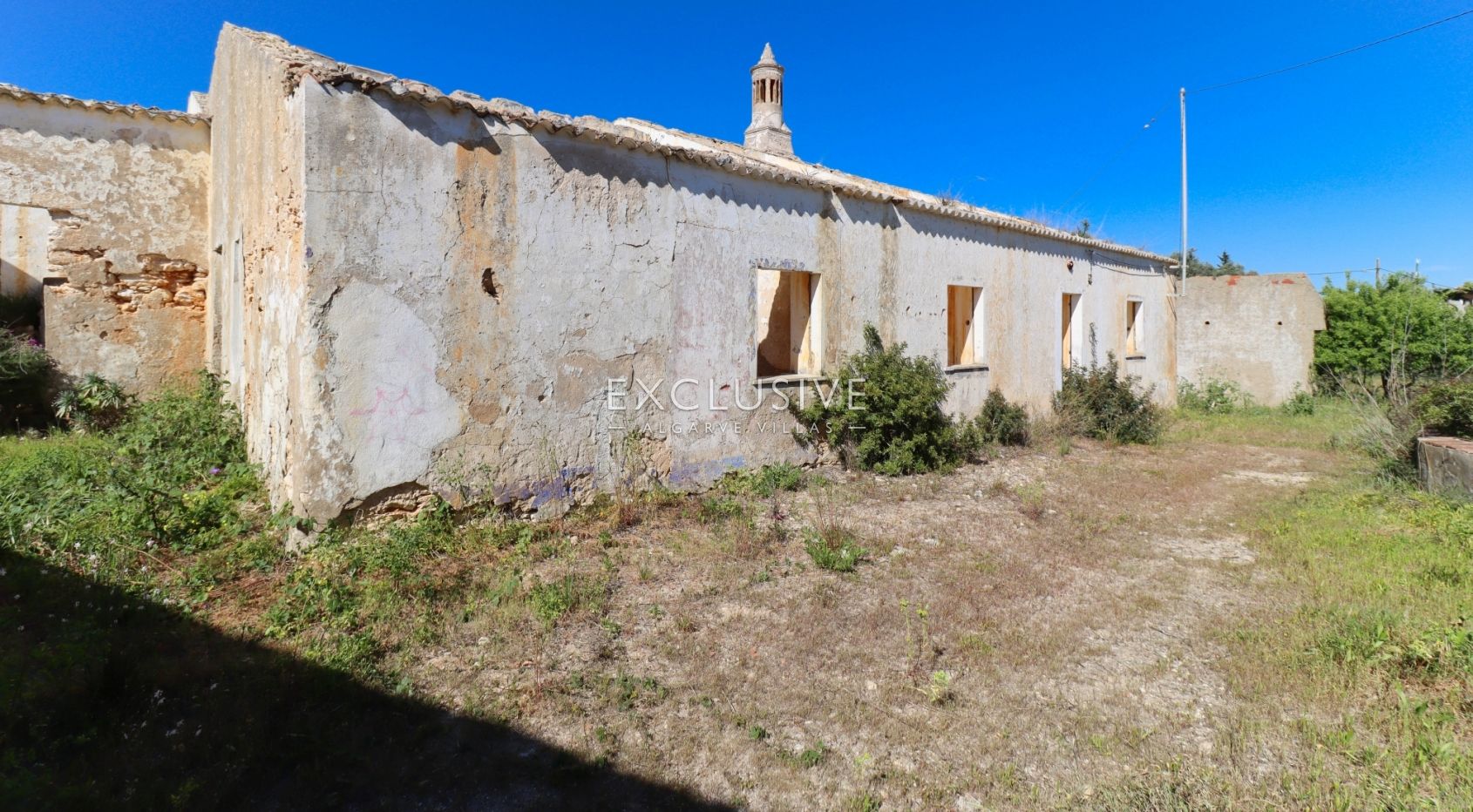 Caramujeira tracer une ruine avec des vues spectaculaires sur la mer