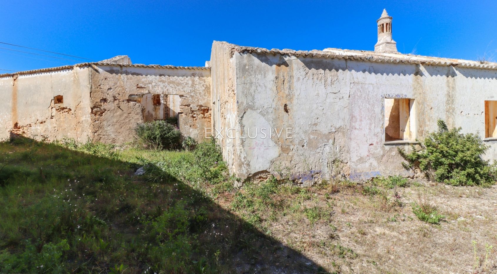 Caramujeira tracer une ruine avec des vues spectaculaires sur la mer