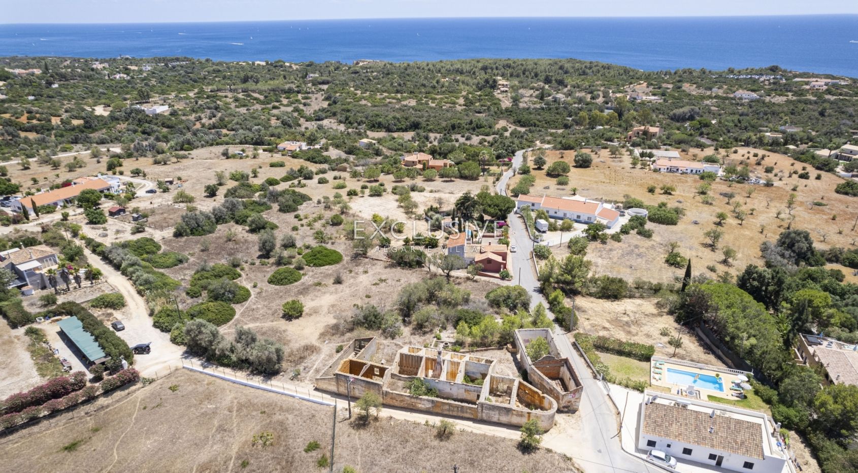 Caramujeira tracer une ruine avec des vues spectaculaires sur la mer