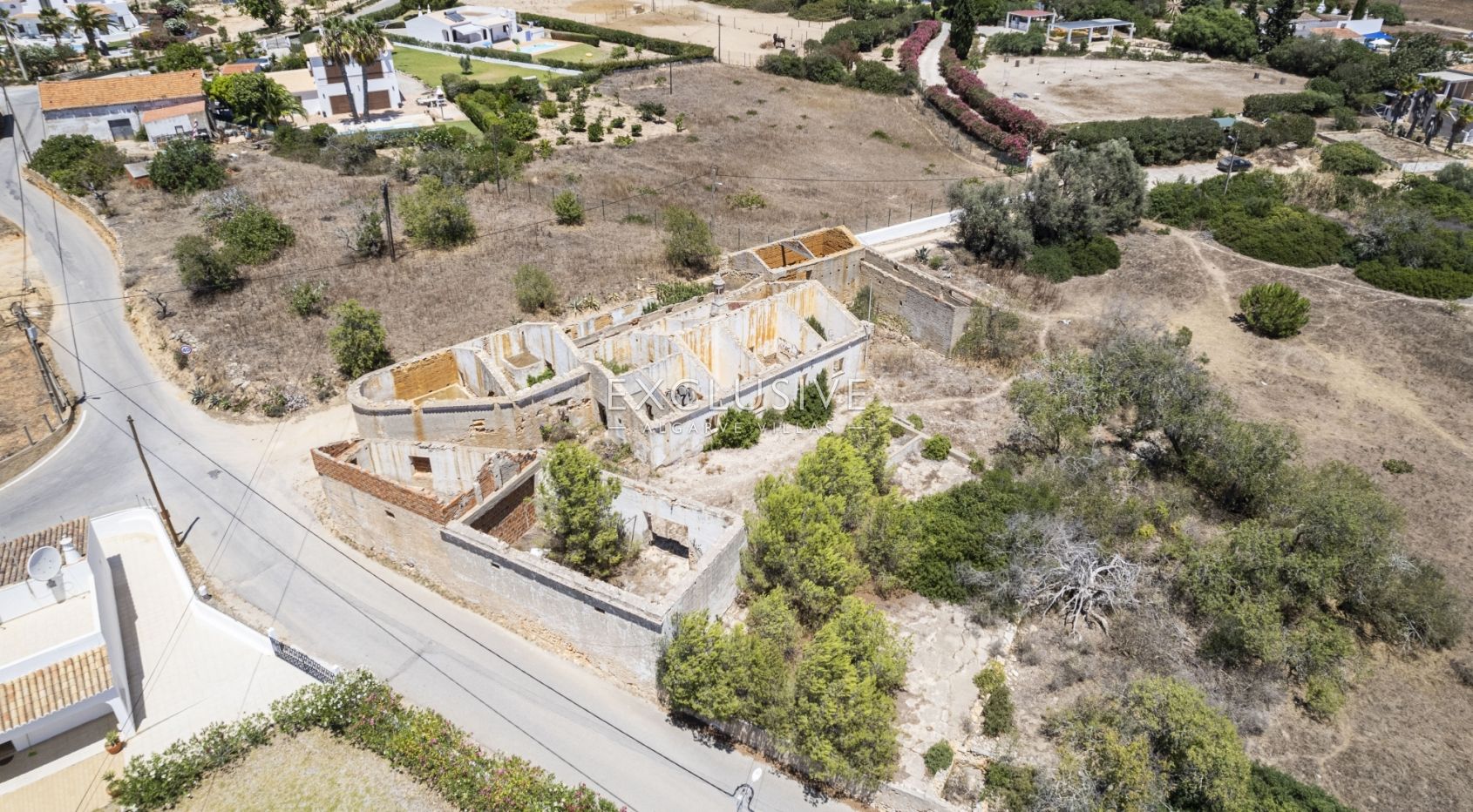 Caramujeira tracer une ruine avec des vues spectaculaires sur la mer
