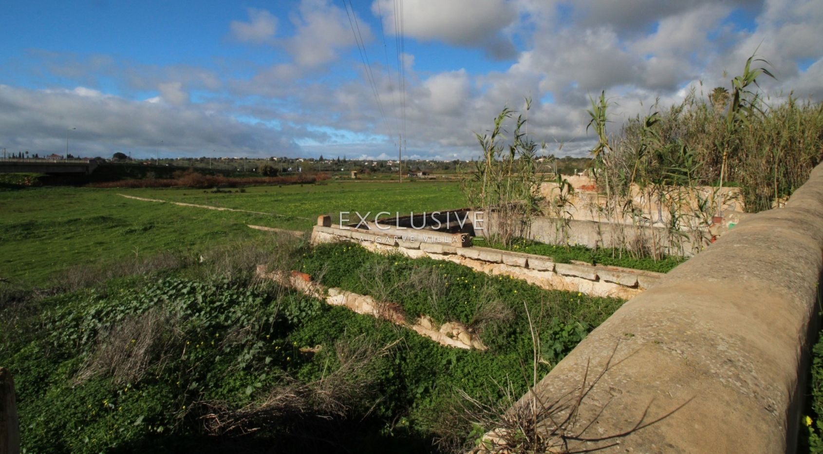 Terrain avec deux ruines pres de Salgados Golf Algarve