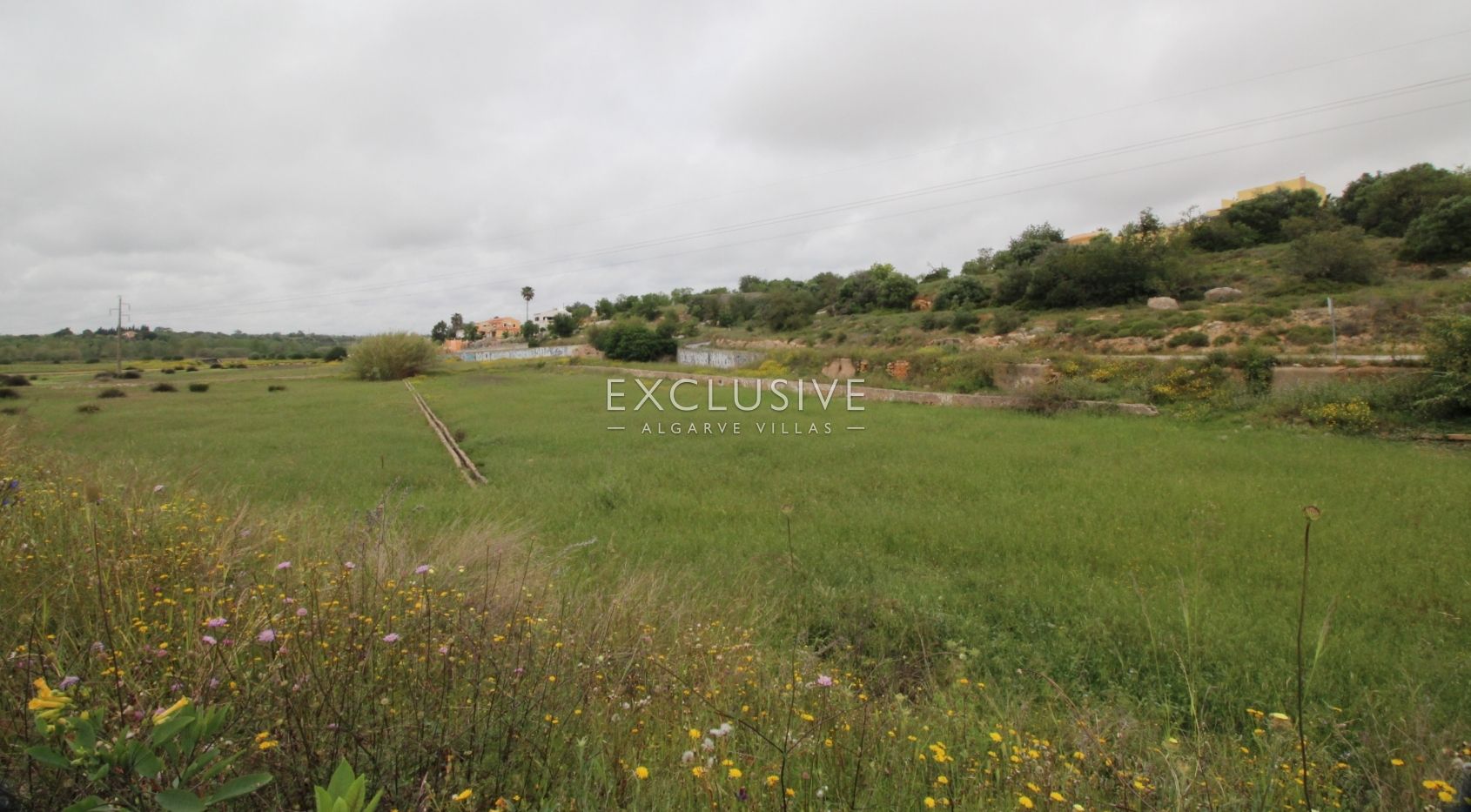 Terrain avec deux ruines pres de Salgados Golf Algarve