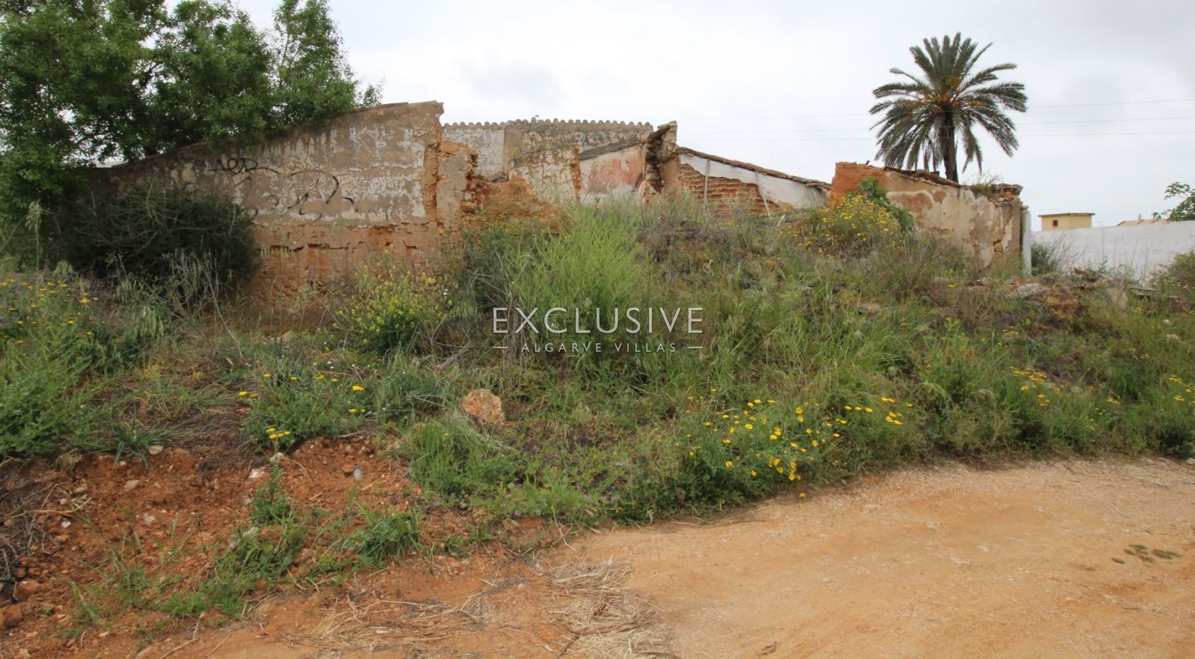Terrain avec deux ruines pres de Salgados Golf Algarve