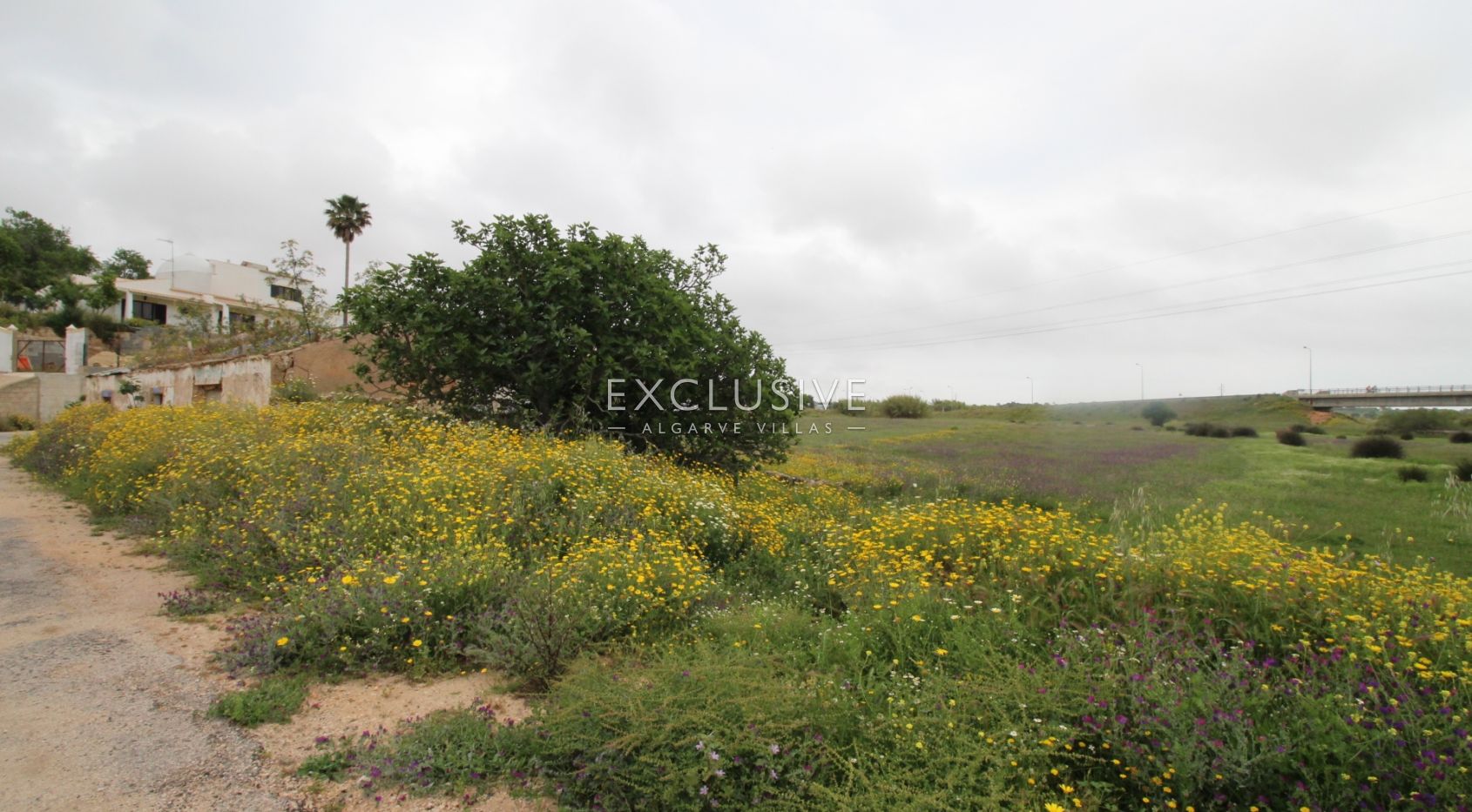 Terrain avec deux ruines pres de Salgados Golf Algarve