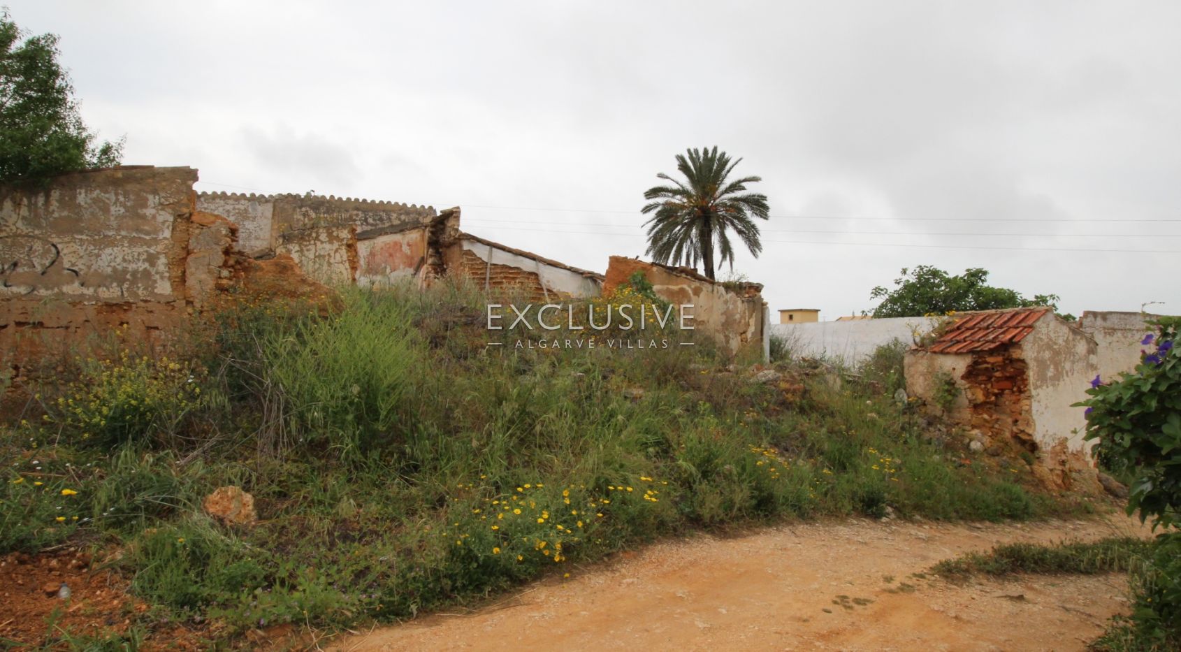 Terrain avec deux ruines pres de Salgados Golf Algarve