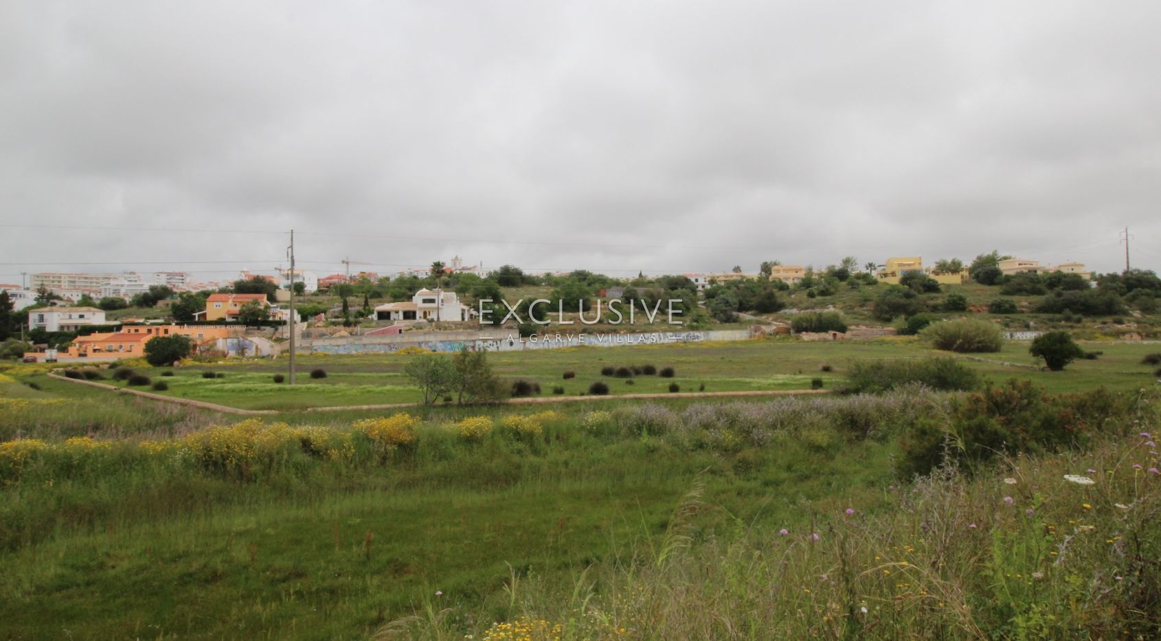 Terrain avec deux ruines pres de Salgados Golf Algarve