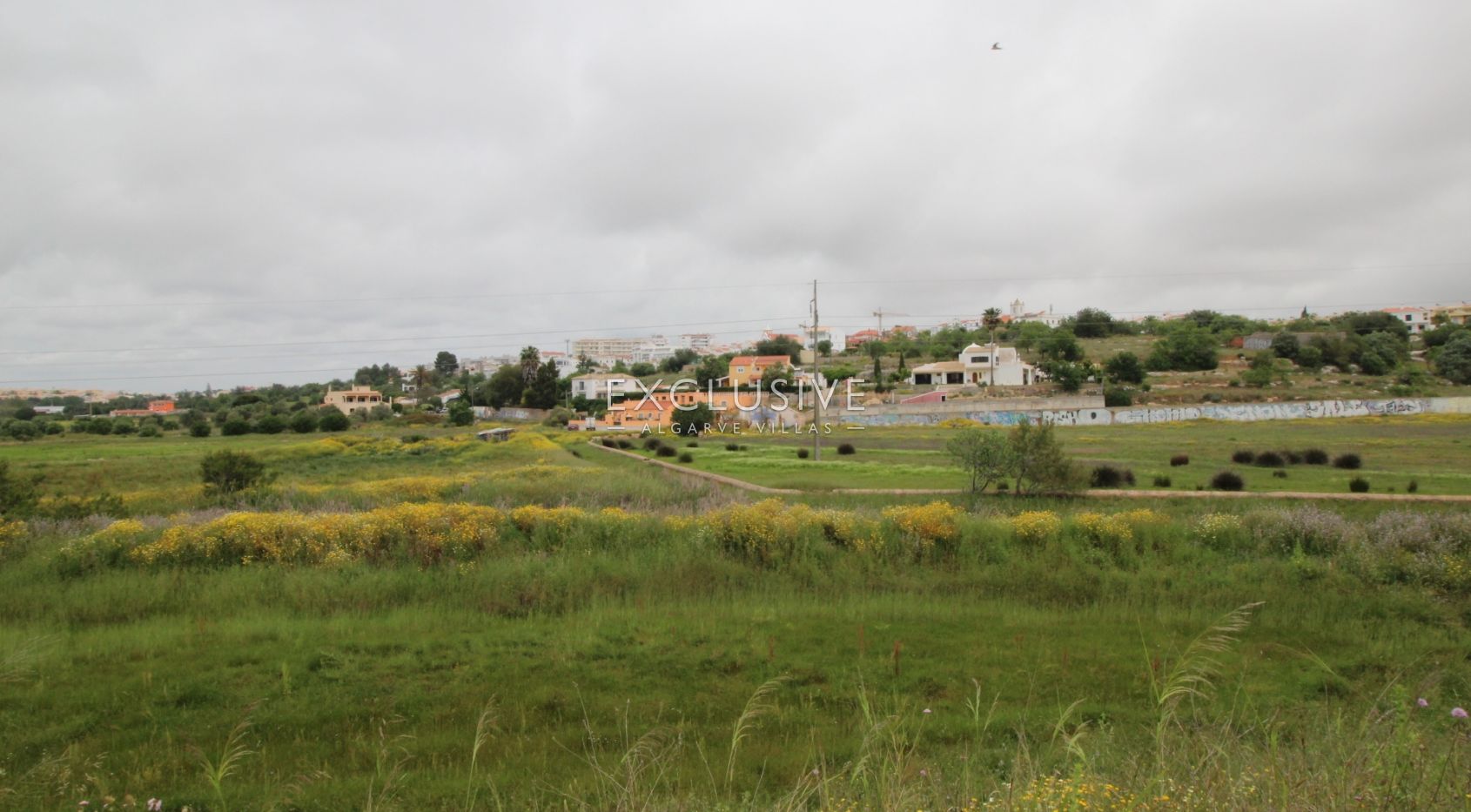 Terrain avec deux ruines pres de Salgados Golf Algarve