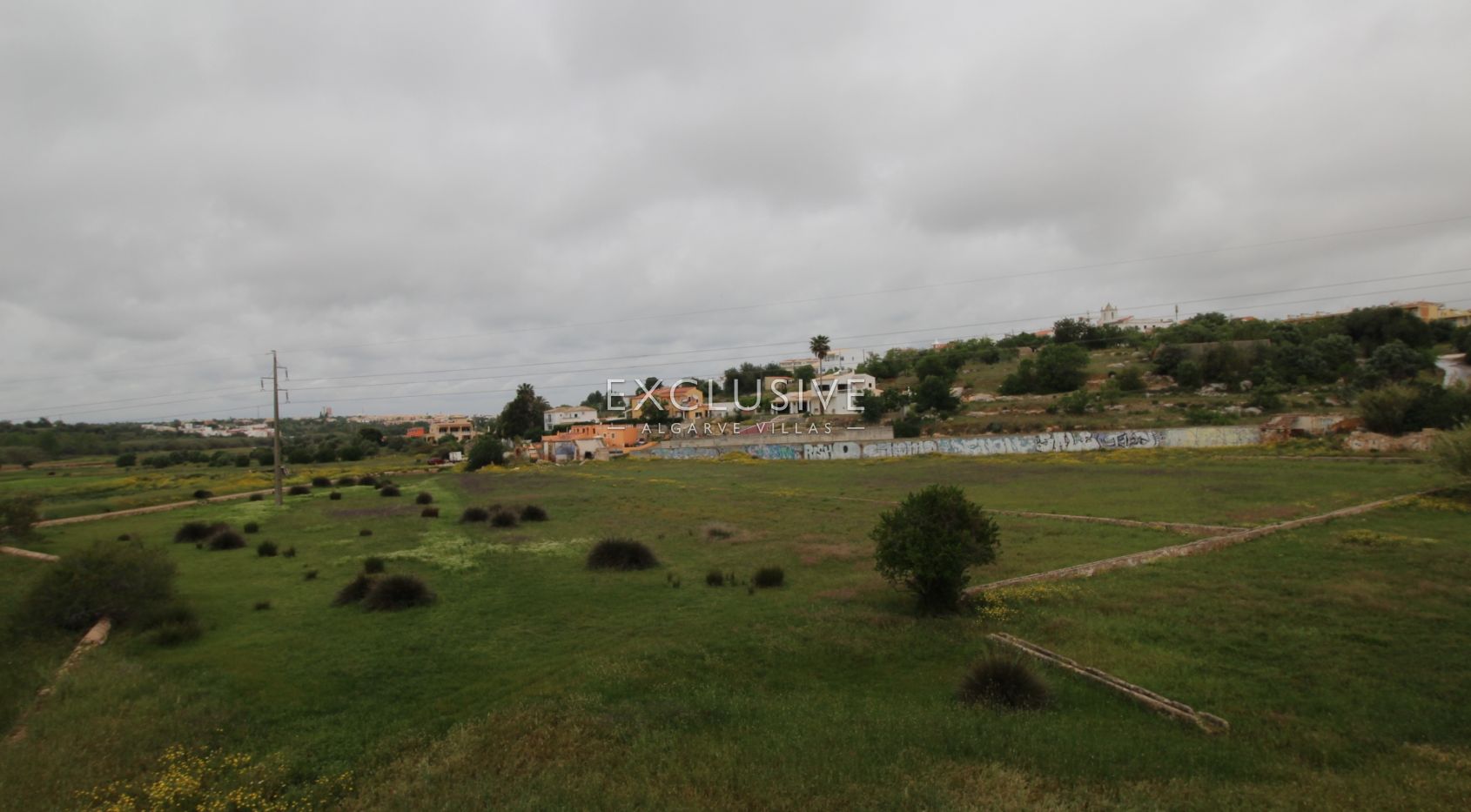 Terrain avec deux ruines pres de Salgados Golf Algarve