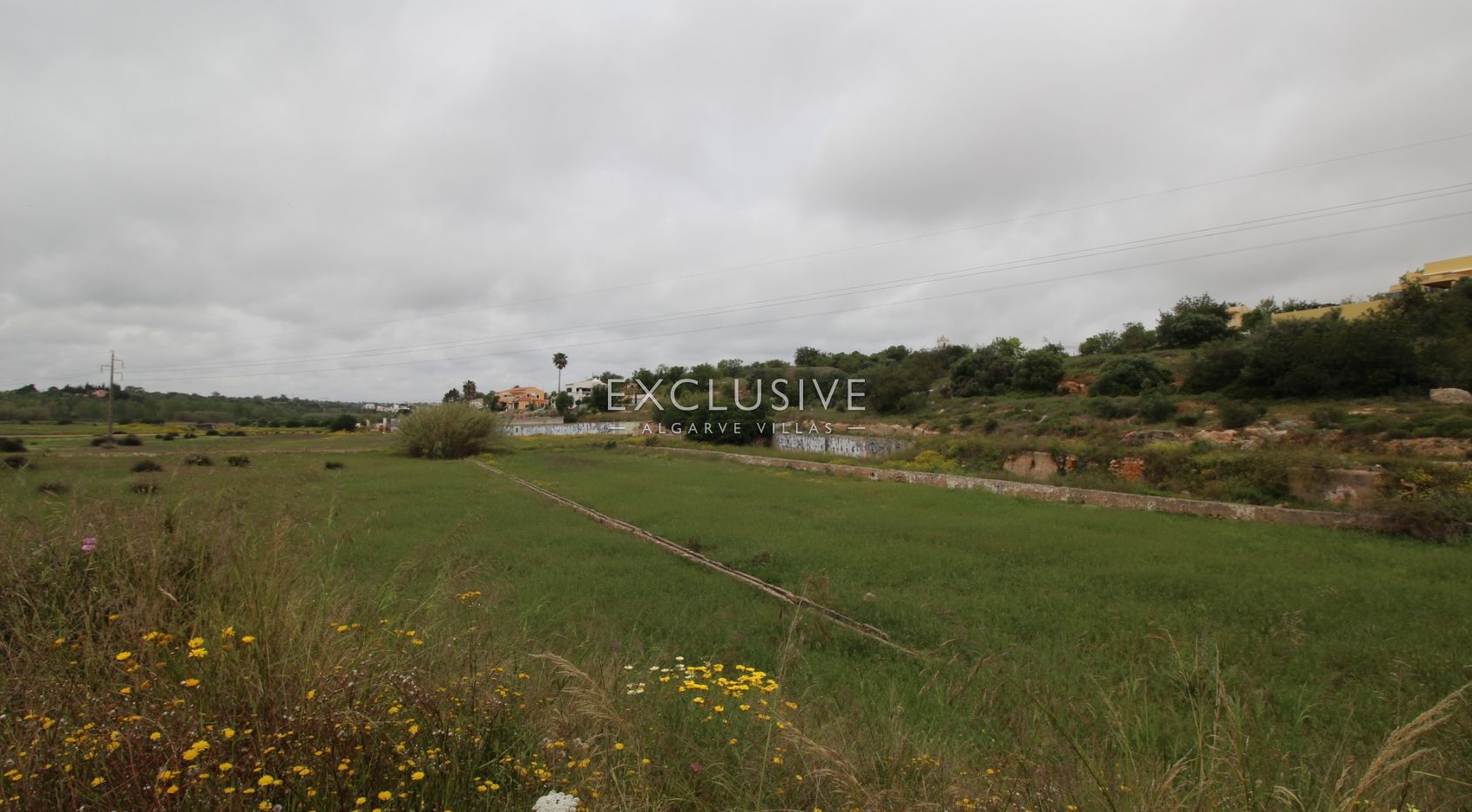 Terrain avec deux ruines pres de Salgados Golf Algarve
