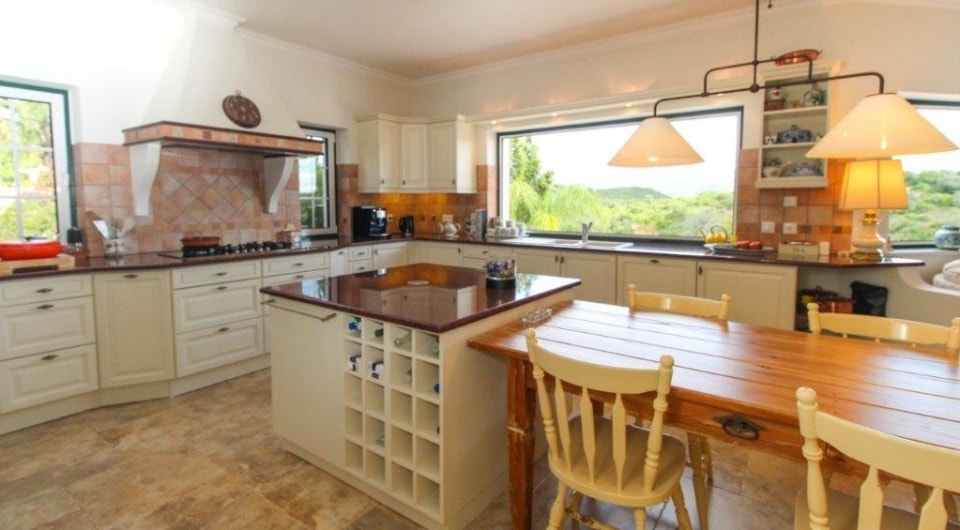 High quality construction 4 bed villa with pool north of Penina golf in Algarve