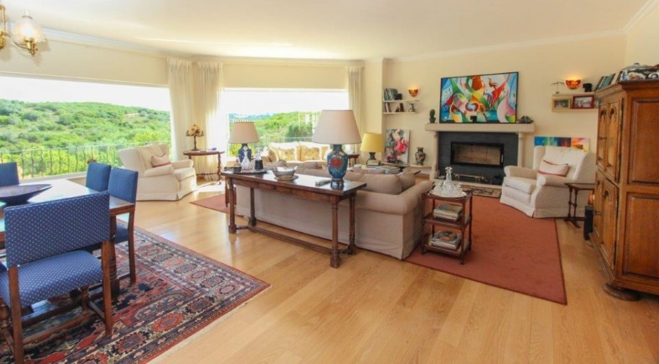 High quality construction 4 bed villa with pool north of Penina golf in Algarve