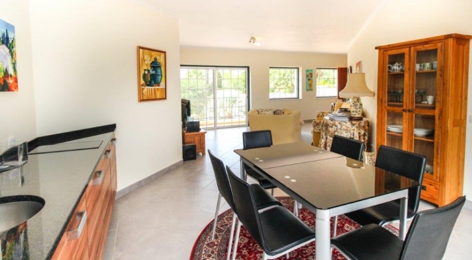 High quality construction 4 bed villa with pool north of Penina golf in Algarve