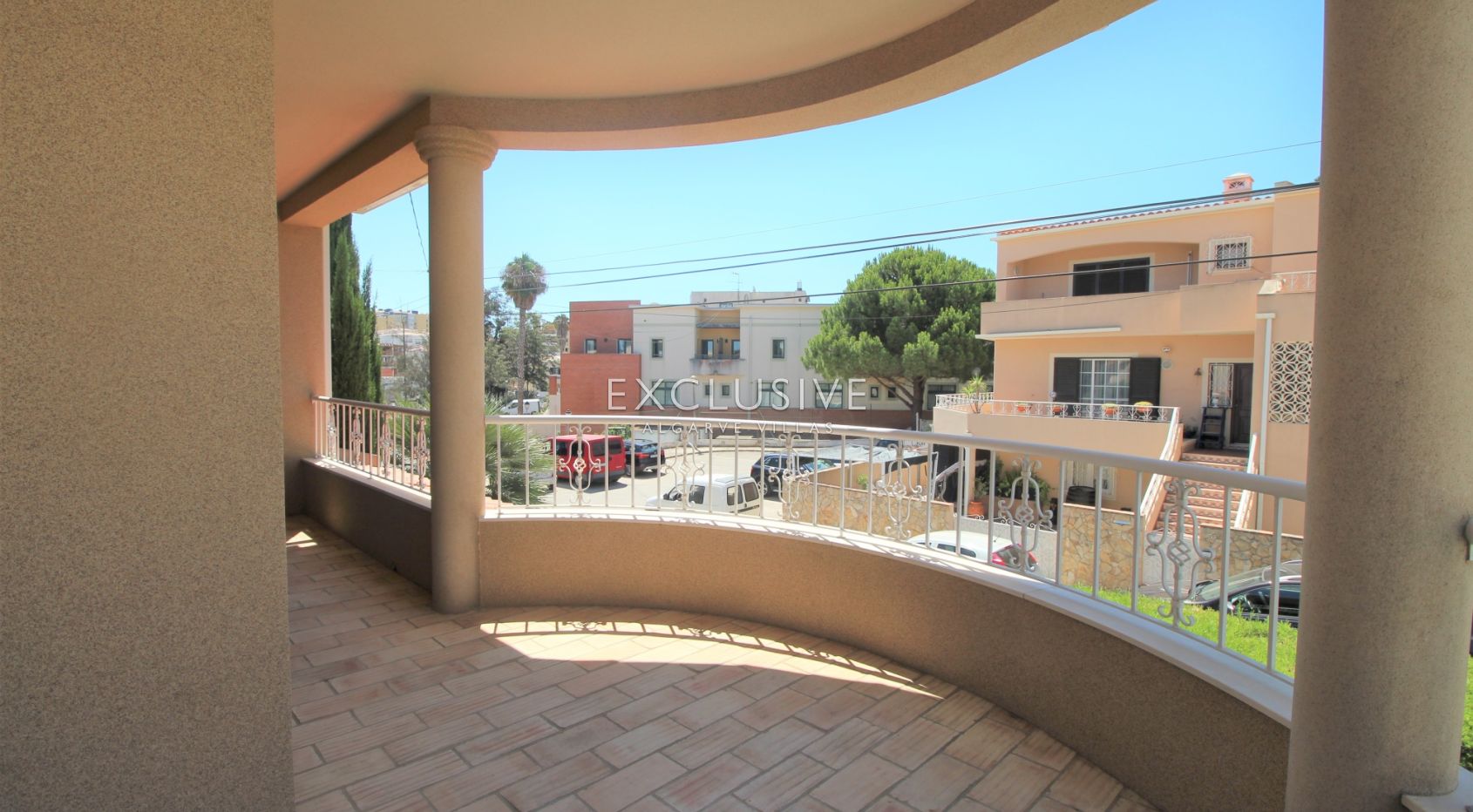 Ruime villa met zeer hoge kwaliteit interieur in Lagos Centrum