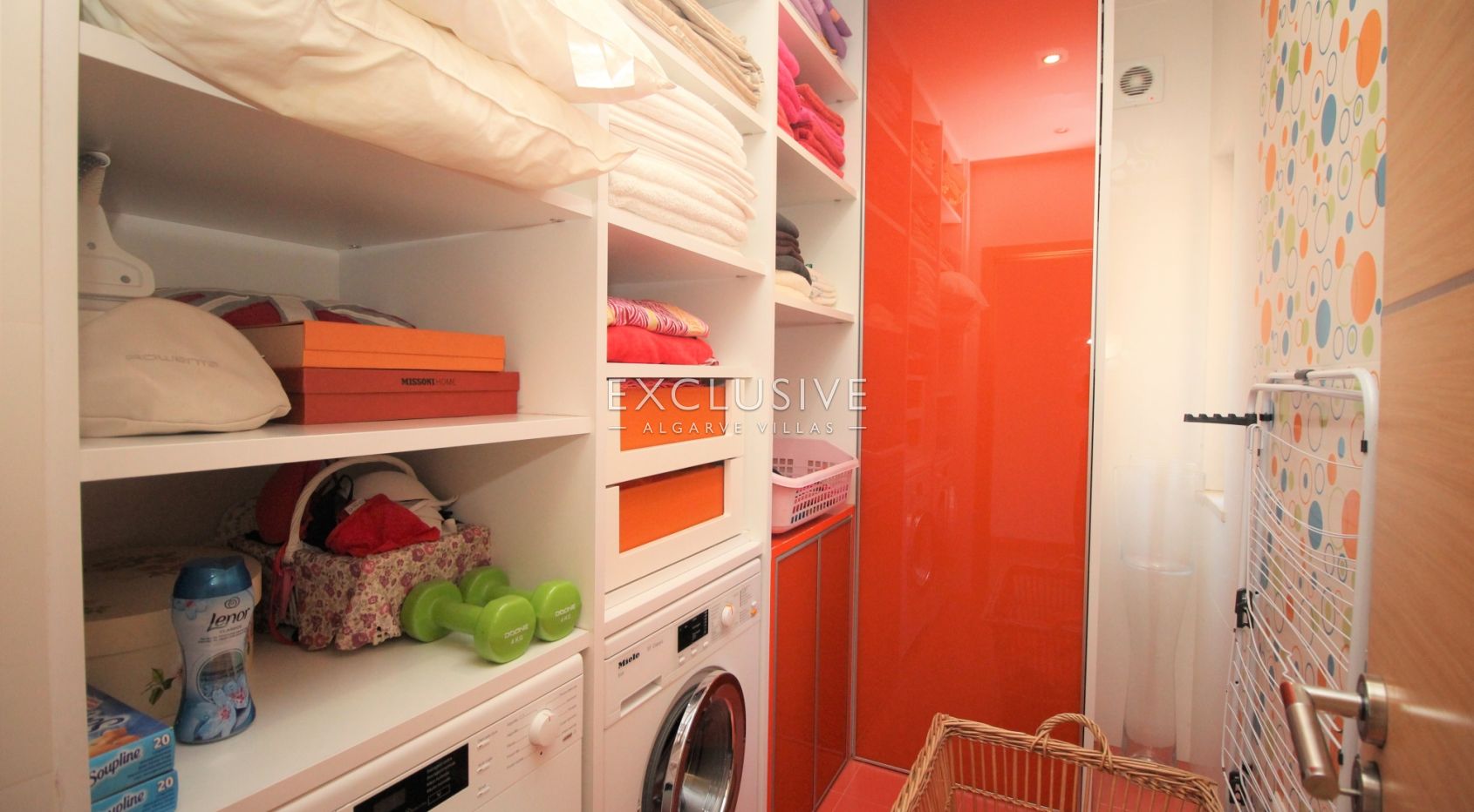 Ruime villa met zeer hoge kwaliteit interieur in Lagos Centrum