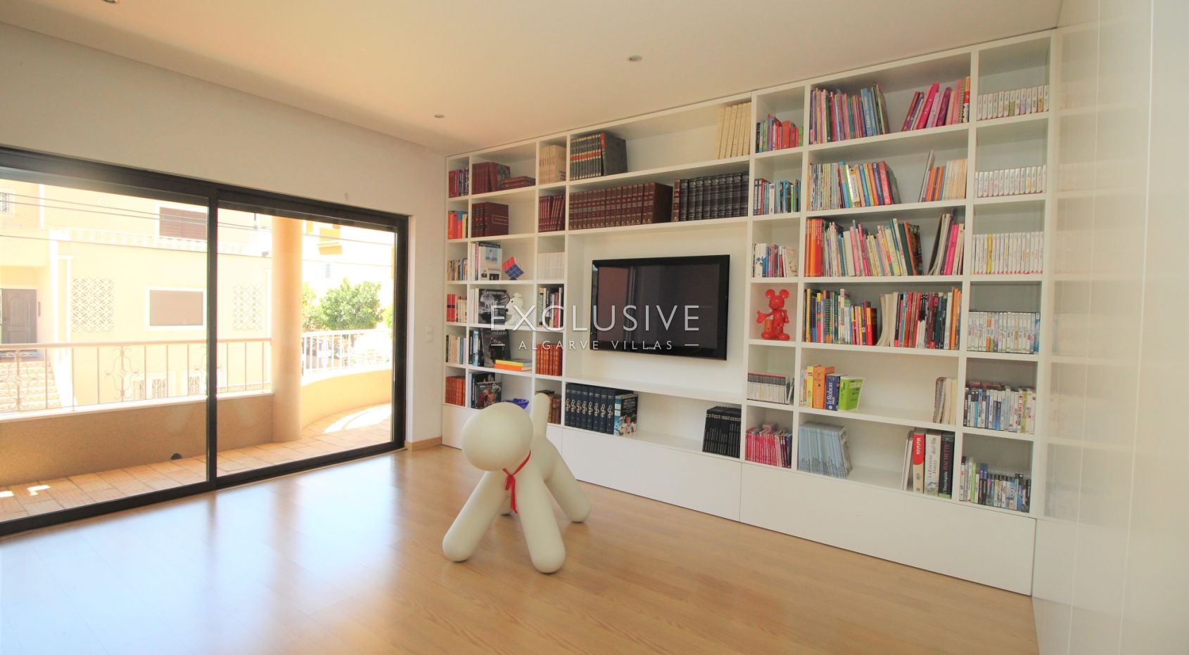 Ruime villa met zeer hoge kwaliteit interieur in Lagos Centrum