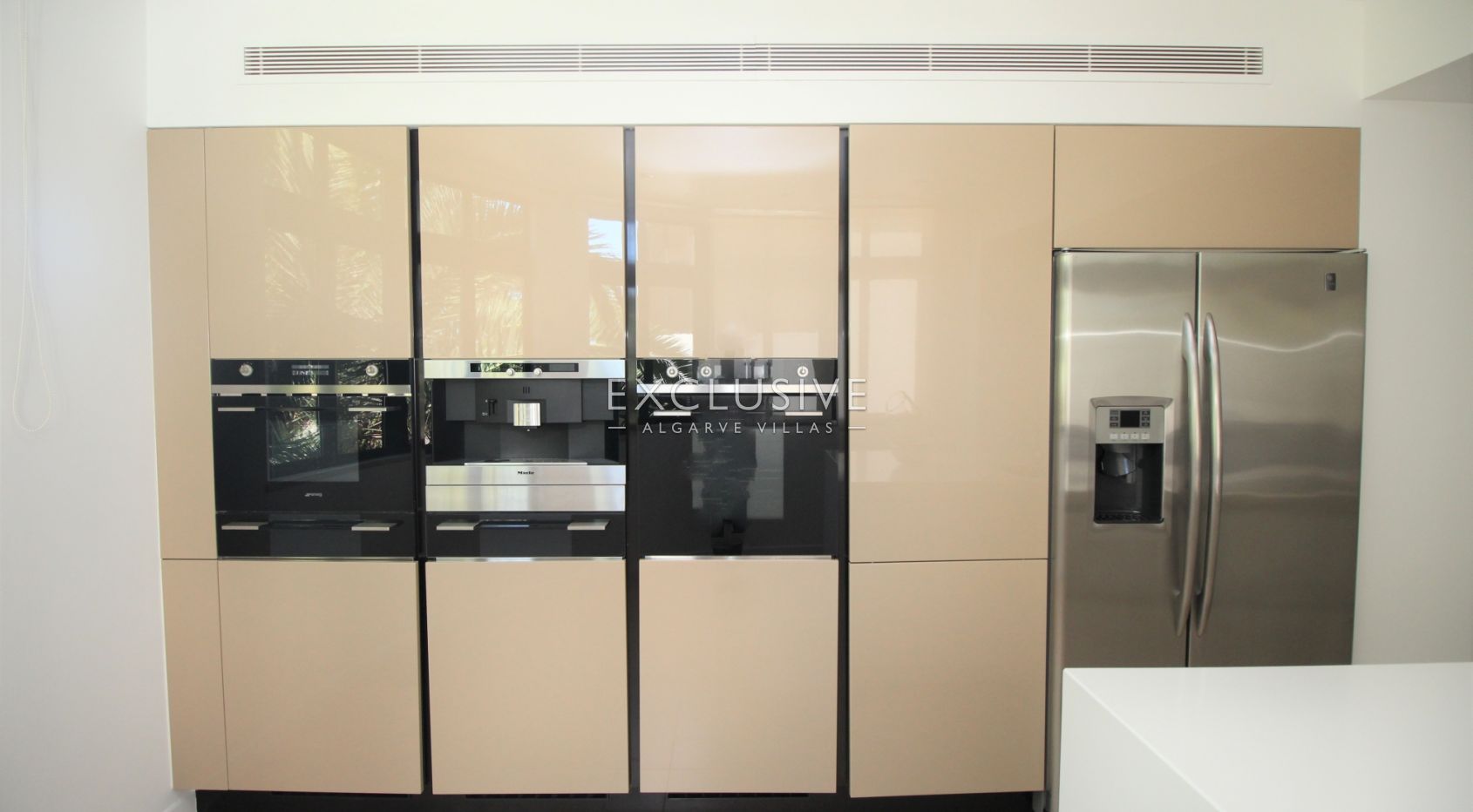 Ruime villa met zeer hoge kwaliteit interieur in Lagos Centrum