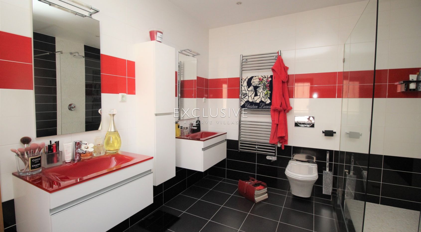 Ruime villa met zeer hoge kwaliteit interieur in Lagos Centrum