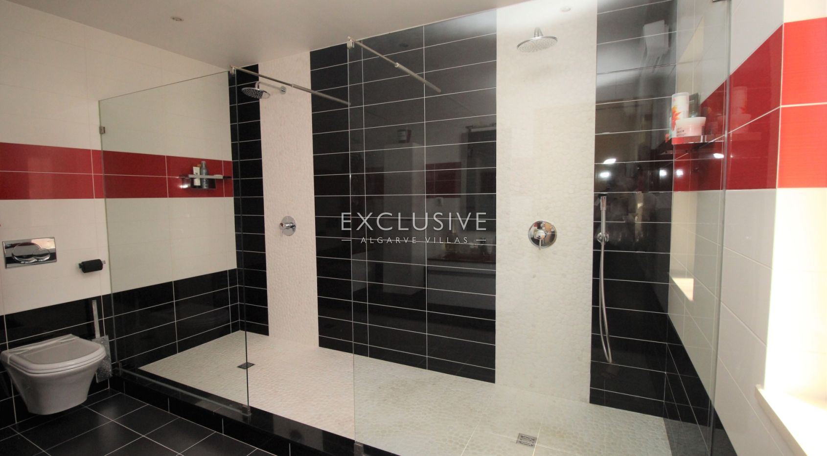 Ruime villa met zeer hoge kwaliteit interieur in Lagos Centrum