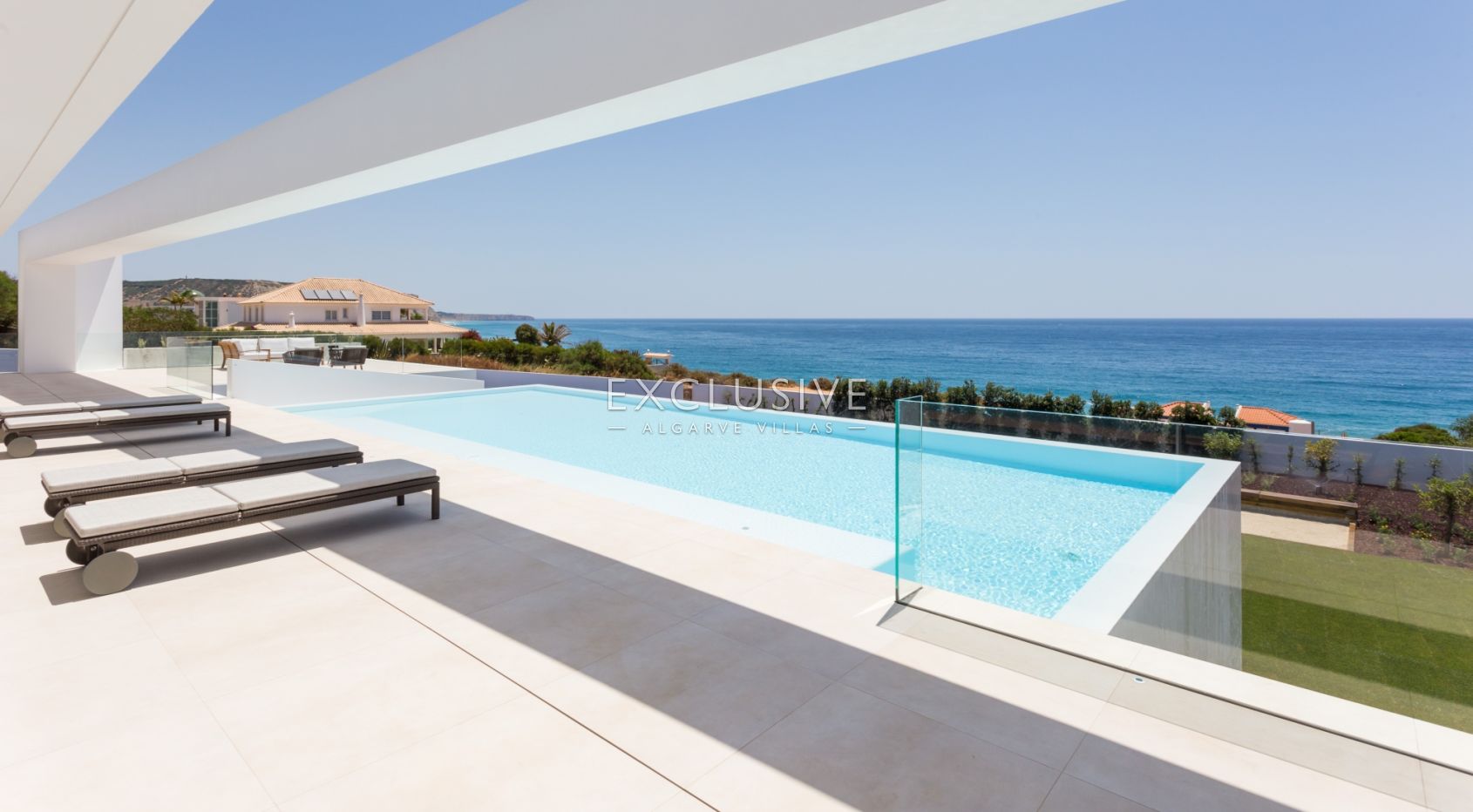 VENDU - Bord de mer-location - villa Contemporaine à praia da luz de lagos, à la vente