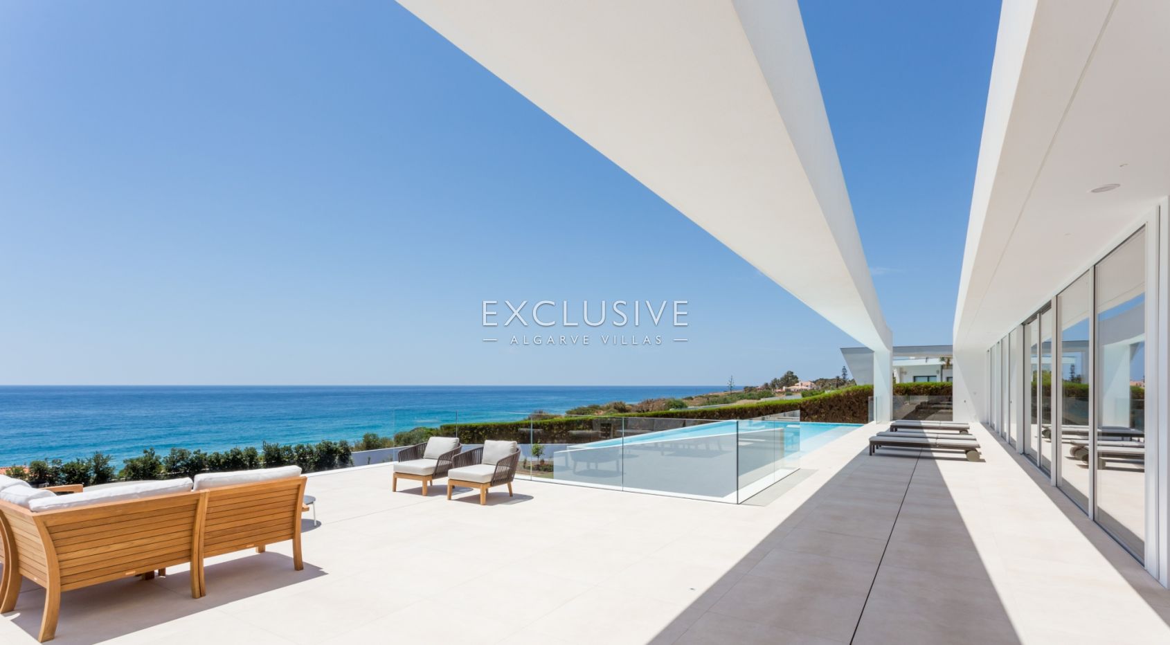 VENDU - Bord de mer-location - villa Contemporaine à praia da luz de lagos, à la vente