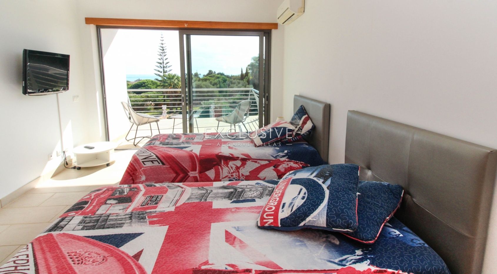 Moradia V4 contemporânea - a pé até à praia, em Porches, Algarve