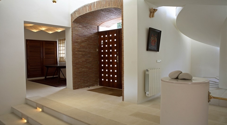 Verkocht - in Carvoeiro met luxe villa met zwembad, 2 bouwpercelen en apart gastenhuis