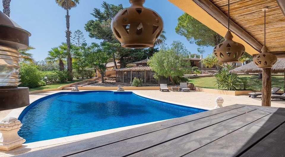 Charming property with stunning private setting in Olhos de Agua, Albufeira