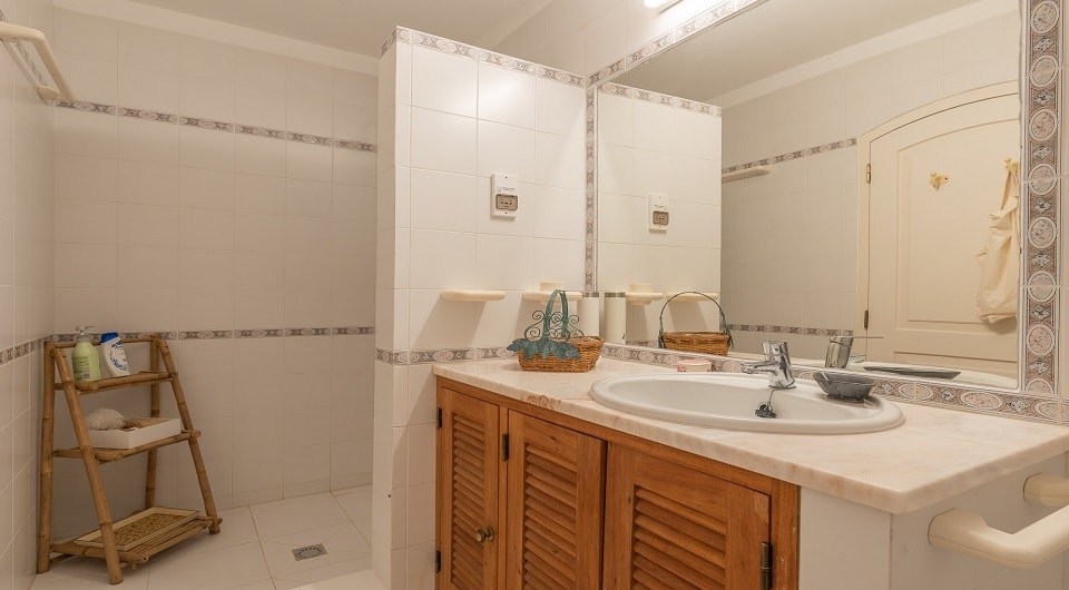 Charming property with stunning private setting in Olhos de Agua, Albufeira