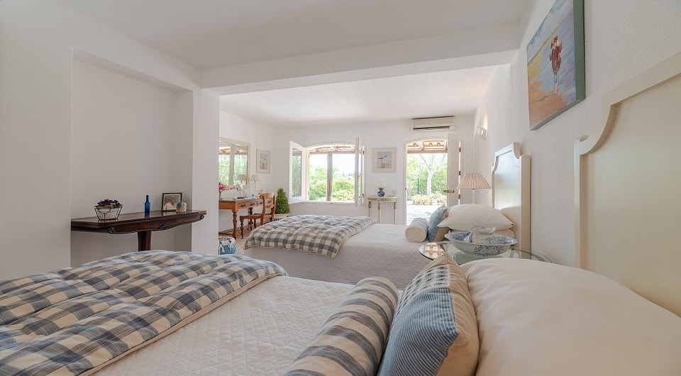 Charming property with stunning private setting in Olhos de Agua, Albufeira