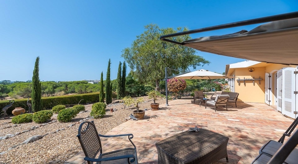 Charming property with stunning private setting in Olhos de Agua, Albufeira