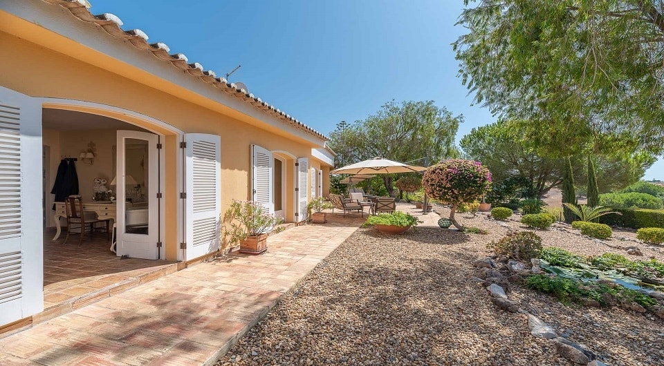 Charming property with stunning private setting in Olhos de Agua, Albufeira